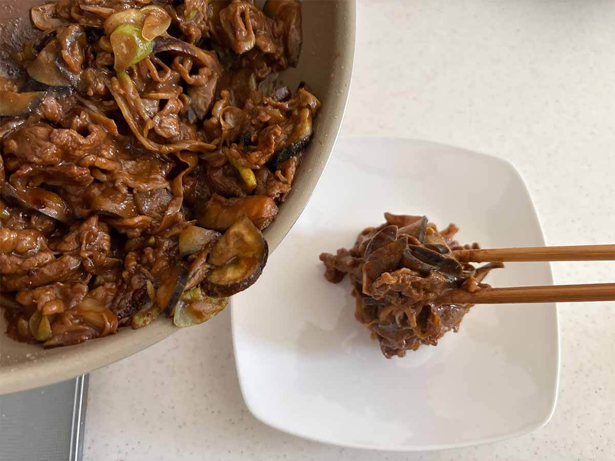 笠原将弘さん「牛肉となすのみそ炒め」