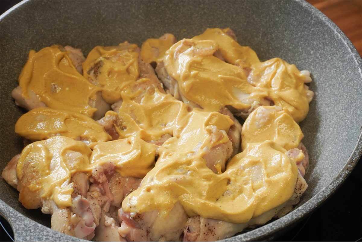 タサン志麻さん「鶏肉のディジョンマスタード煮」