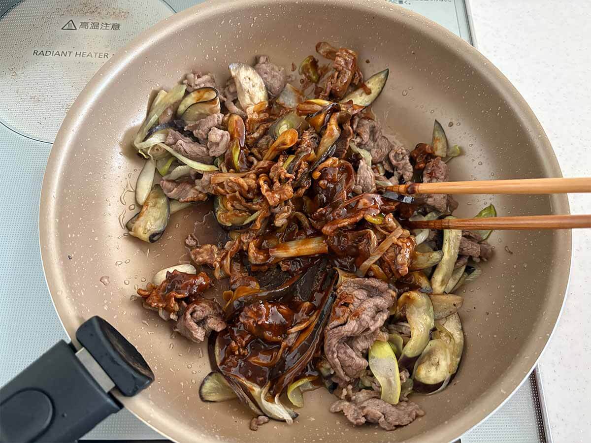 笠原将弘さん「牛肉となすのみそ炒め」