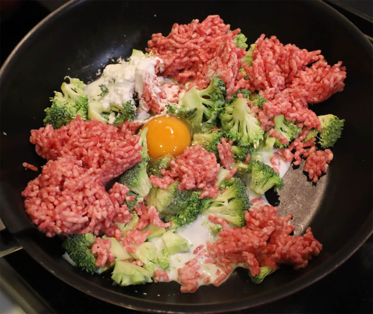 若菜まりえさん「ほくほくブロッコリーの栄養たっぷりハンバーグ」のレシピ