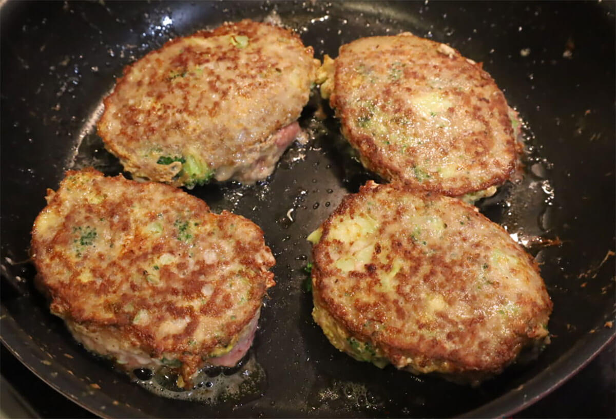 若菜まりえさん「ほくほくブロッコリーの栄養たっぷりハンバーグ」のレシピ