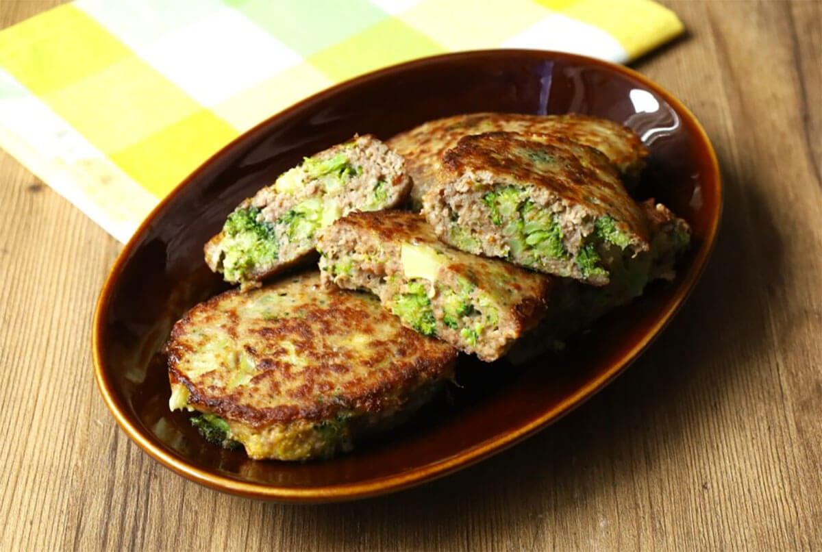 若菜まりえさん「ほくほくブロッコリーの栄養たっぷりハンバーグ」のレシピ