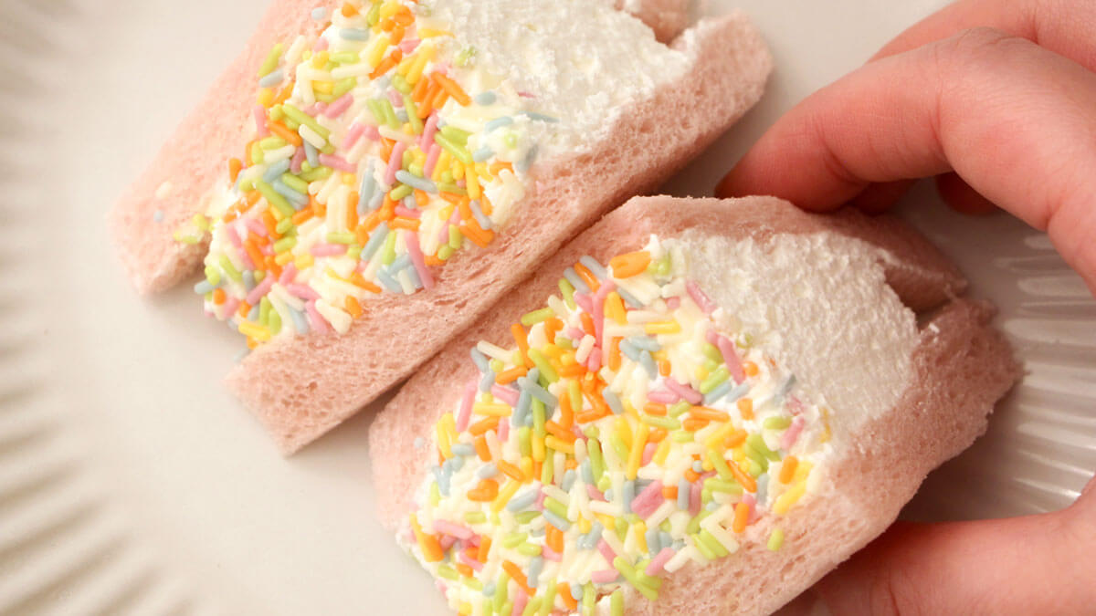 セブンイレブン「よくばりサンド カラーチョコ&ホイップ」