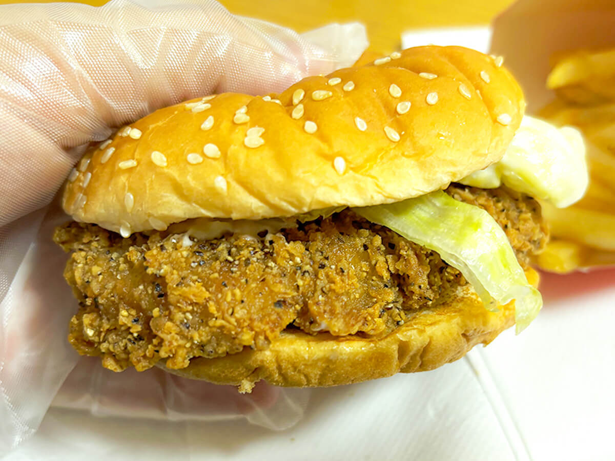 マクドナルド「名古屋名物 手羽先風黒胡椒ジューシーチキン」