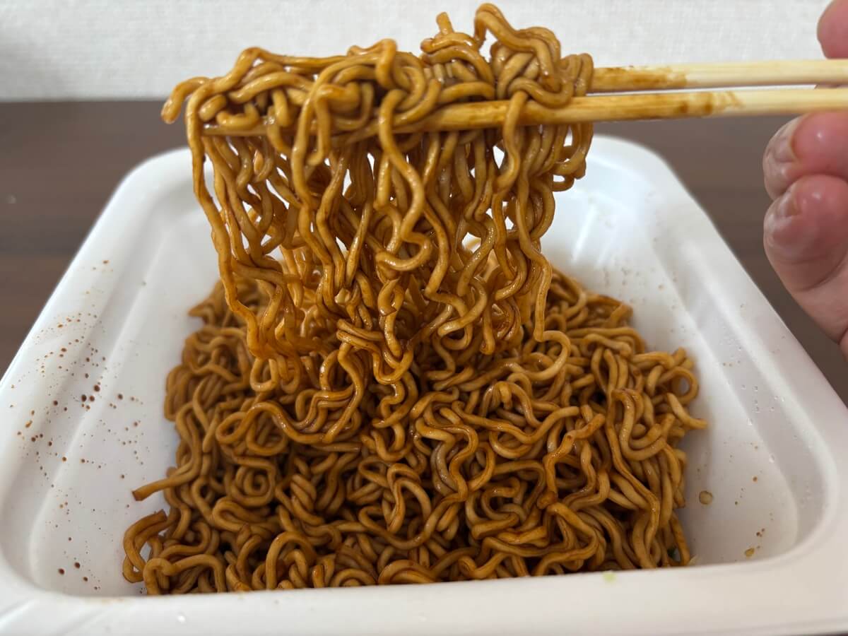 ファミリーマート「ソース焼そば からしマヨネーズ付き 大盛」