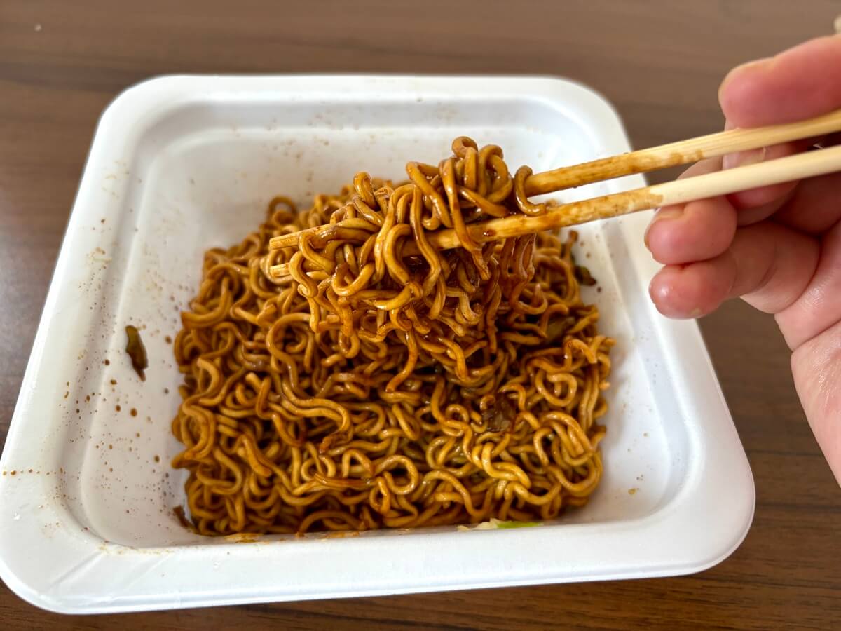 ファミリーマート「ソース焼そば からしマヨネーズ付き 大盛」