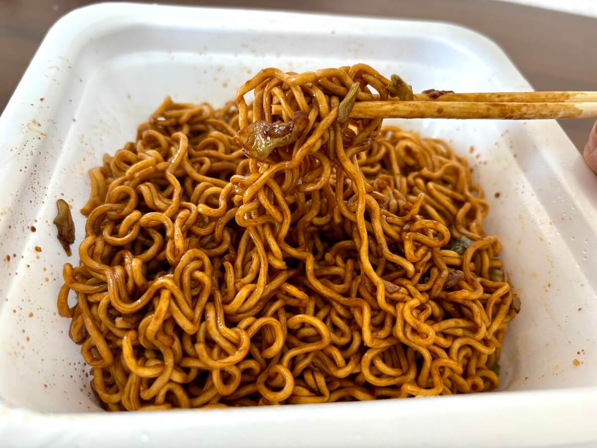ファミリーマート「ソース焼そば からしマヨネーズ付き 大盛」