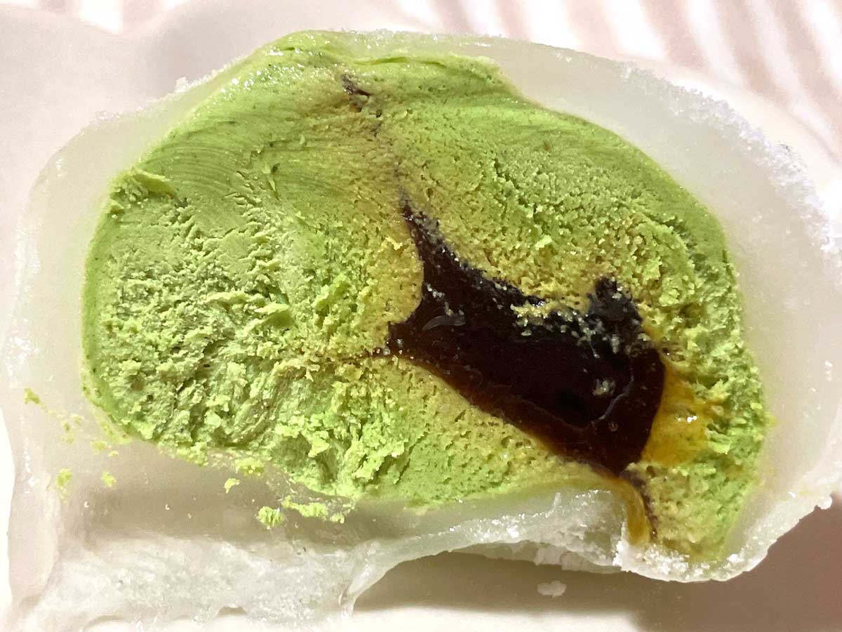 モス「アイスドルチェ 抹茶クリームのアイスわらび餅 黒蜜ソース入り」