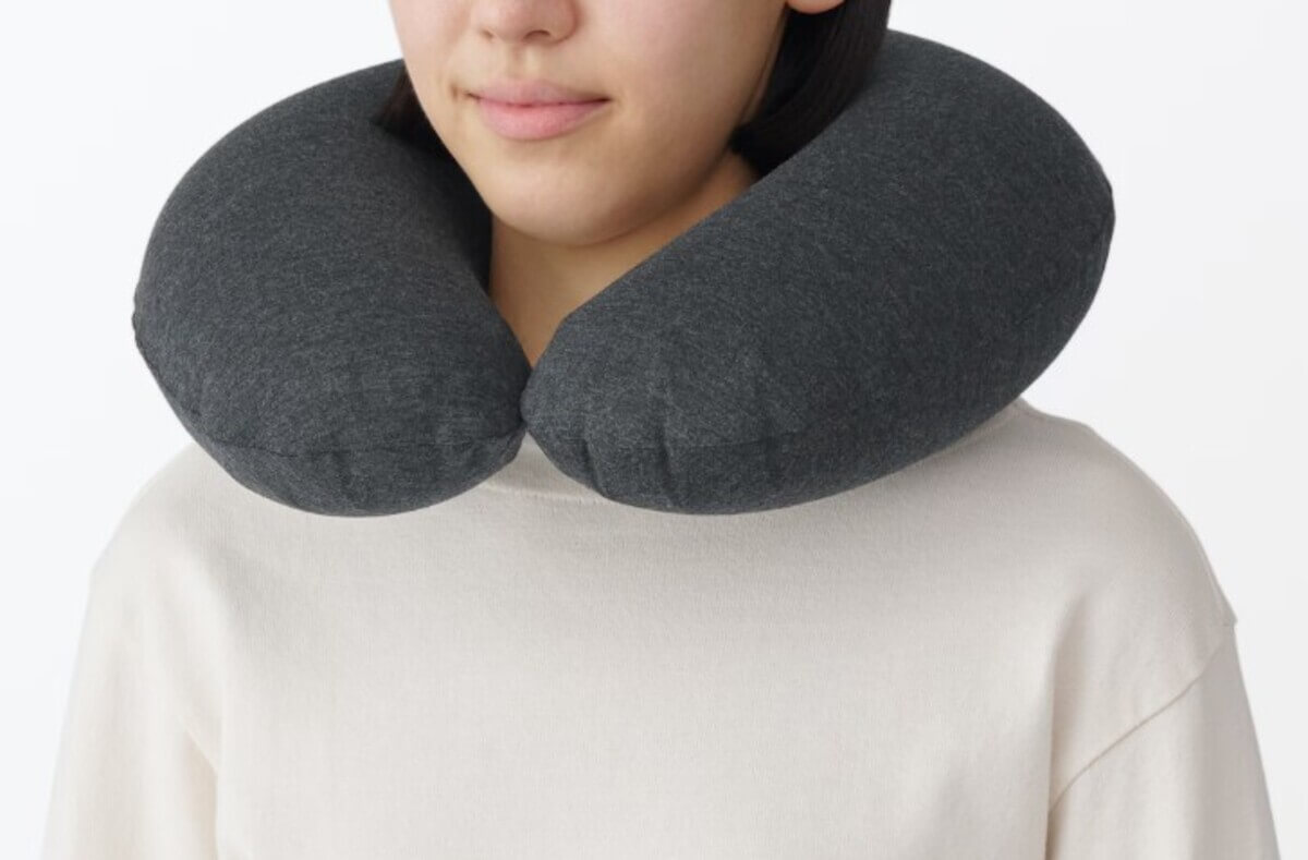 無印良品　ふうっとふくらむネッククッション