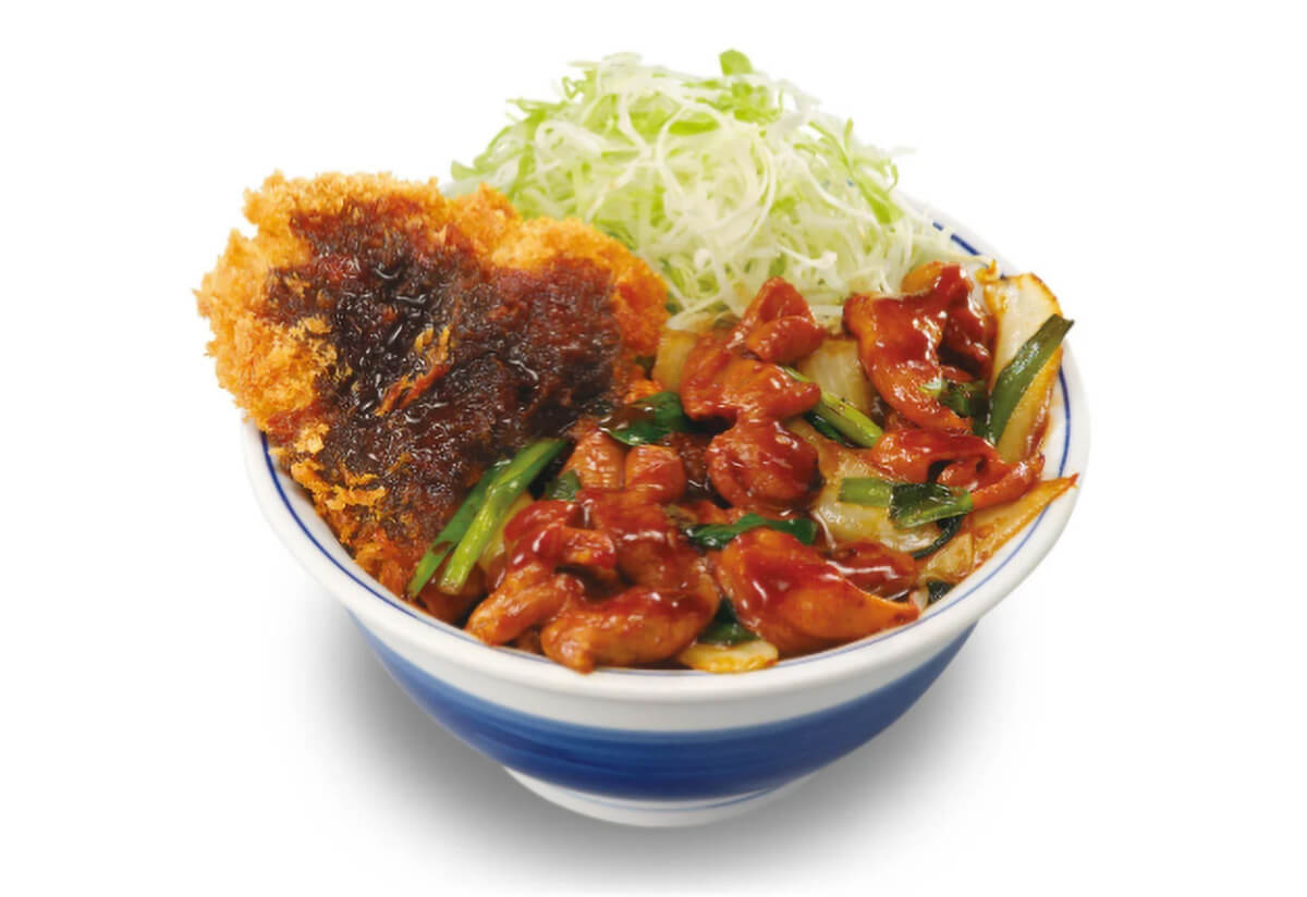 かつや「モツ野菜炒めとチキンカツの合い盛り丼」
