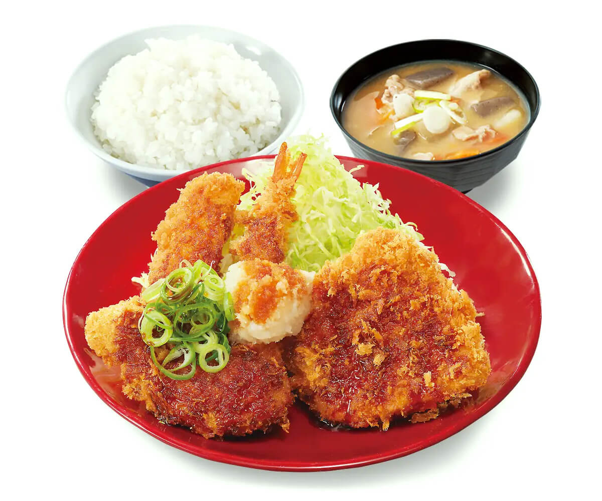 かつや「海鮮三種とロースの醤油カツ定食」