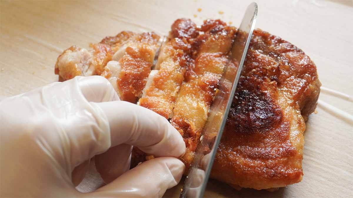 笠原将弘さん「鶏もも肉のにんにく照り焼き」