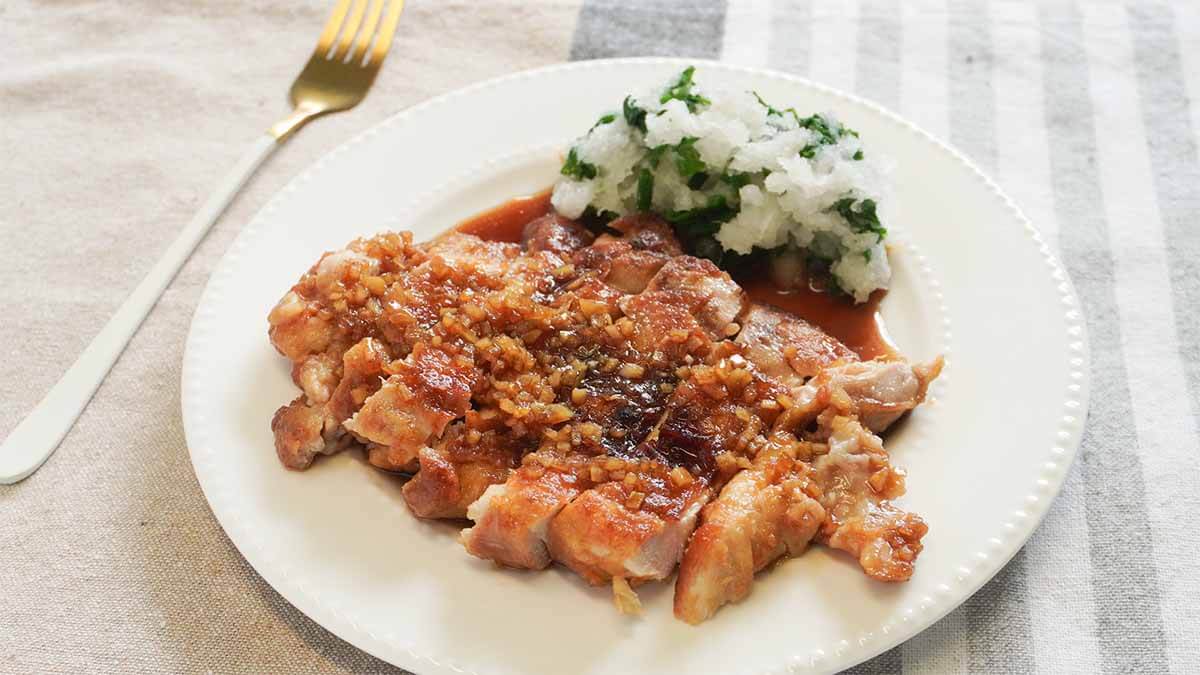 笠原将弘さん「鶏もも肉のにんにく照り焼き」