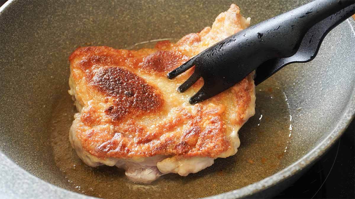 笠原将弘さん「鶏もも肉のにんにく照り焼き」