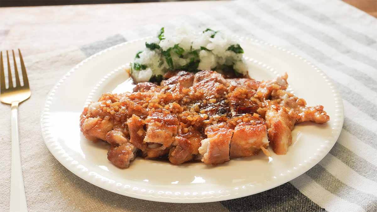 笠原将弘さん「鶏もも肉のにんにく照り焼き」