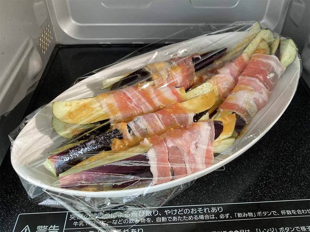 タサン志麻さん「なすと豚バラのレンジ蒸し」