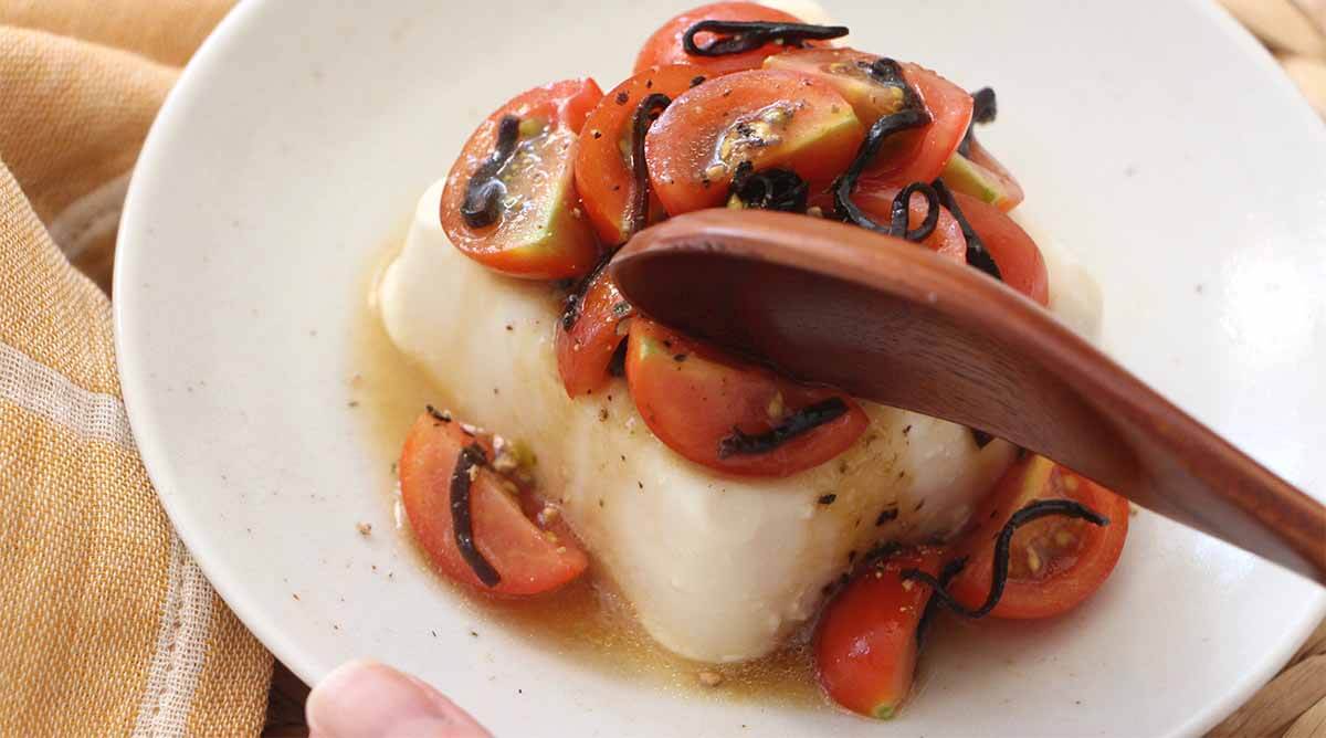 トマトと塩昆布の洋風冷奴
