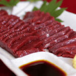 「山崎精肉店」の「馬刺し」