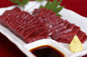 260812_1 Gourmet Biz-グルメビズ- 「山崎精肉店」の「馬刺し」