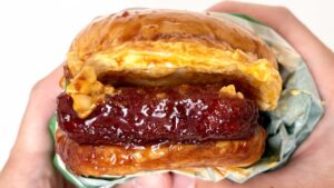 26082813 Gourmet Biz-グルメビズ- KFC「とろ~り月見和風カツバーガーこぼれタルタル」