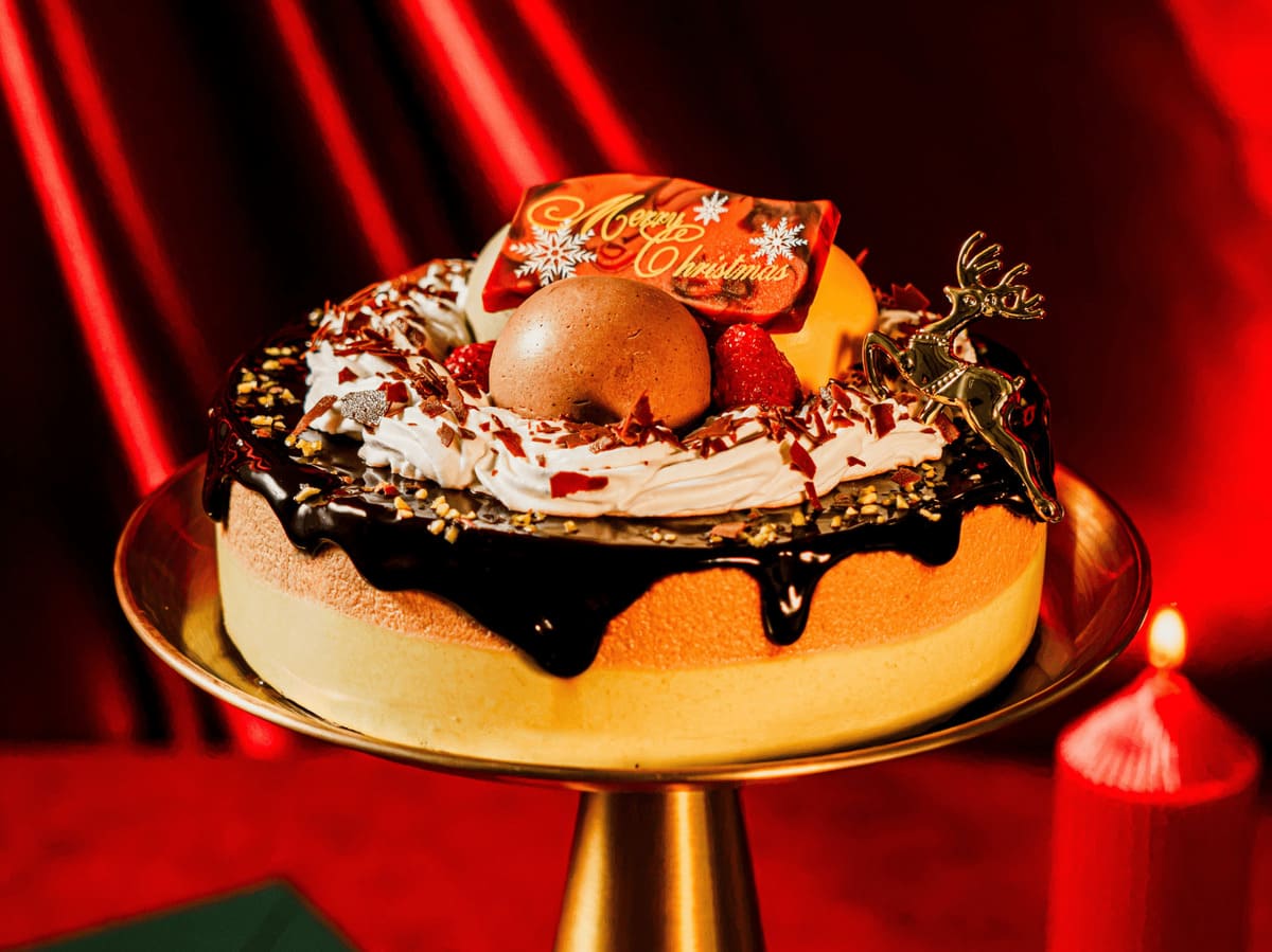 26102246 Gourmet Biz-グルメビズ- 真っ赤なリースのケーキ