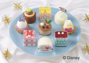 26102811 Gourmet Biz-グルメビズ- 銀座コージーコーナー、ディズニーキャラクターをデザインしたプチケーキアソートが登場